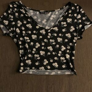 A crop top black with white flowers short sleeve